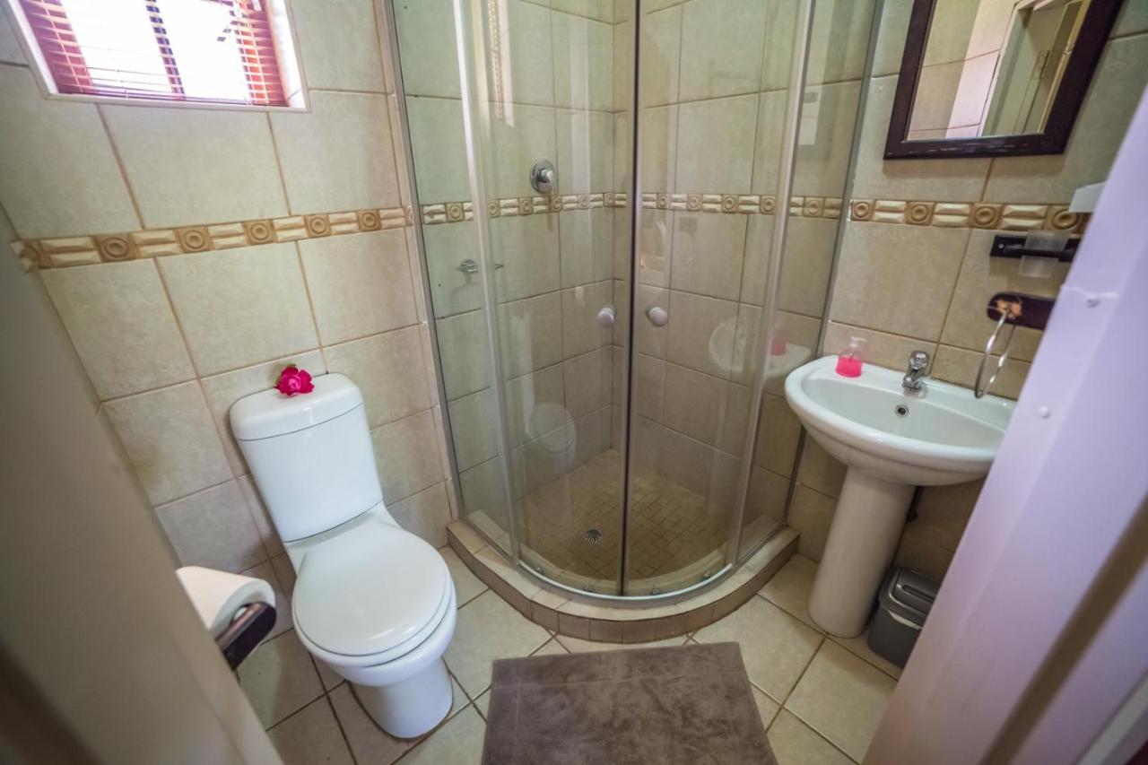 Beryl1 Guest House Klerksdorp Eksteriør bilde